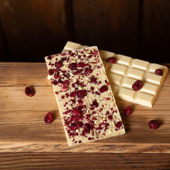 Czekolada biała z pistacjami i wiśniami 85g