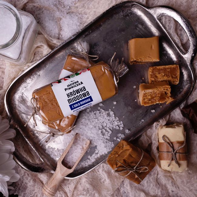 Krówka miodowa z solą morską 100g